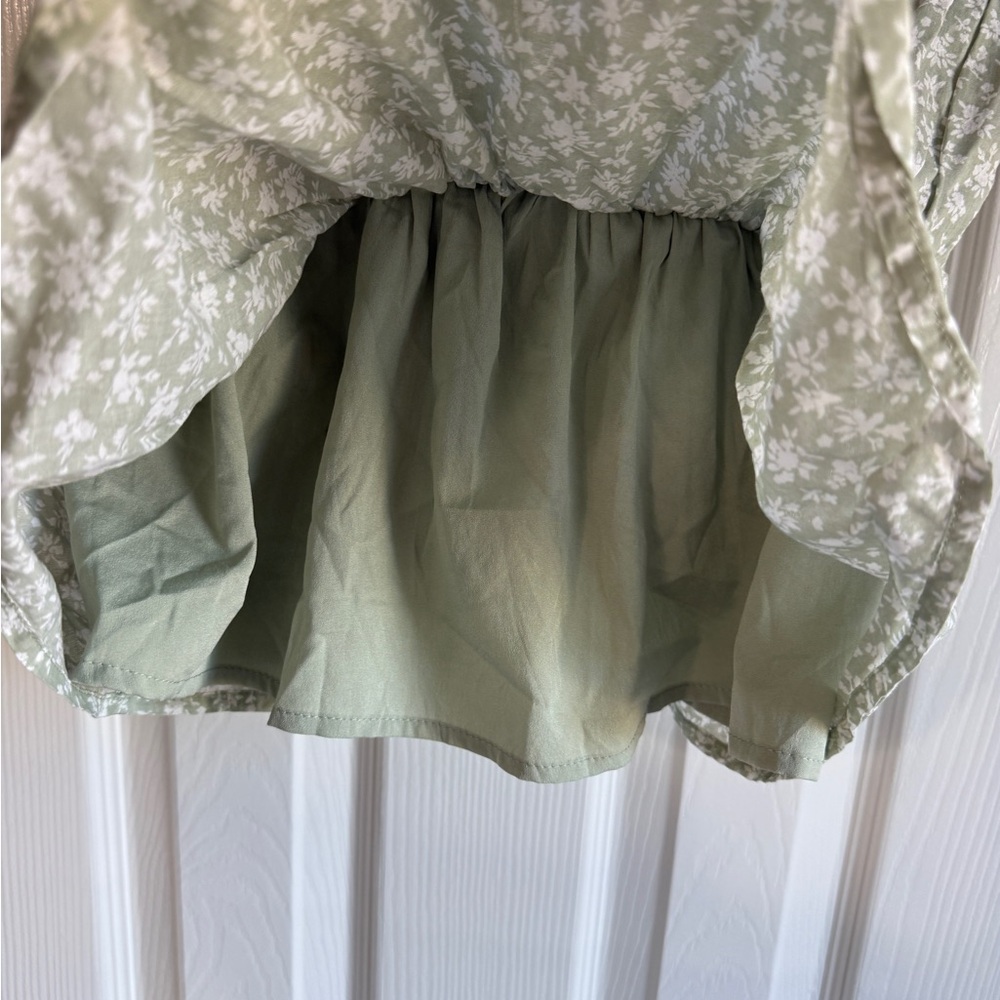 HOLLISTER Green Floral Cami Tank Top Strappy Cropped Smocked Babydoll Top Sz M - Picture 7 of 7